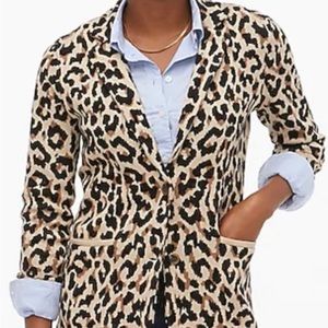 Fashionable leopard blazer